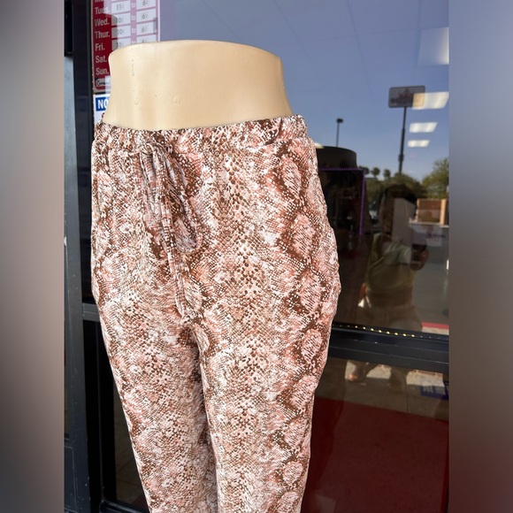 Pink & brown snake print pants - Picture 3 of 5